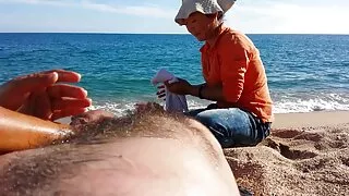 Deux filles et un mec ont une bite sur le sex chinois gratuit lit