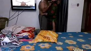 Un mec agile baise sa copine à la maison en drainant du sperme video sexe française gratuite sur la chatte