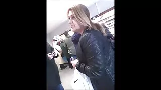 Milf mature sexe girl gratuit mignonne s'est rendue à son beau-fils dans la chambre à coucher