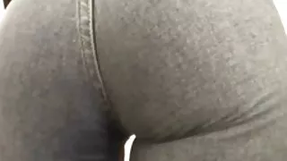 Une fille érotique montre une baise magnifique dans films pornographiques sexy un style rétro