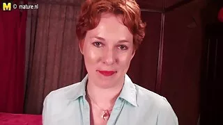 Pour un buzz sexuel, un homme brutal baise une belle fille vêtue de bas blancs videos sexe gratuit
