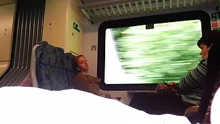 Babe assise les vidéos de sexe gratuit avec le cul sur le visage, le sperme du Cunnilingus