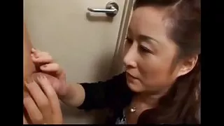 MILF sucé dans la salle de bain et bien baisé film de sex gratuit en francais dans la chatte