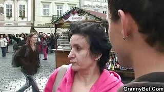 Une blonde russe adulte suce sex entre femme gratuit une grosse bite courte