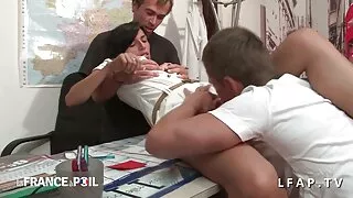 Beaucoup de sperme dans la bouche d'une jeune nana envoyée par sexe film gratuit un mec