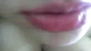 Une jolie fille s'occupe de la masturbation video gratuite de femme sexy chic