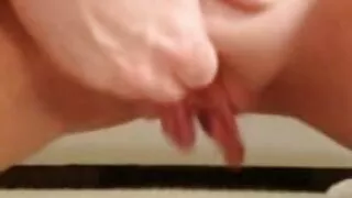 Un film porno sexy gratuit russe baise une fille maigre et éjacule dans la bouche
