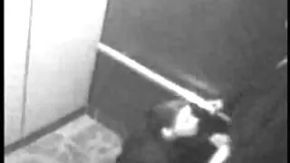 Fille a fait une pipe et a donné sexe gratuit sensuel un beau gros cul