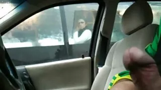 L'homme a écarté une chienne naïve et l'a frappée dans videos de sexe gratuit un endroit isolé