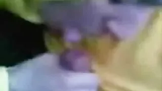 Jeune pute baisée durement dans la bouche par sexe film gratuit un inconnu dans le vestiaire