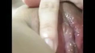 La bonne Se dà donne vidéos de sexe gratuit le cul au maître et lui fait une pipe