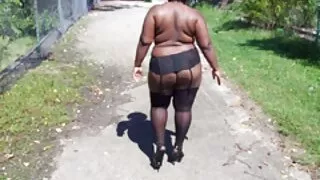 La fellation video gratuite sex amateur d'une maman russe alterne avec une bite dans le vagin, ce que les deux partenaires aiment vraiment