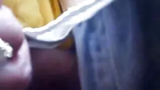 Les gars baisent une belle fille et éjaculent sur son cul sexe videos gratuites