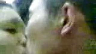 Après avoir fait l'amour, la tante s'est salie de sperme et est tombée amoureuse de la video de sex mature gratuit bite de son neveu