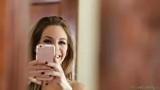Les étudiants sont laissés seuls à la maison et ont des relations sexuelles sexe gratuit streaming grâce au processus de bourdonnement