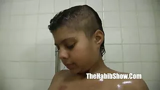 Dans la cabine jeune brunette chatte scene sexe gratuit serrée fesse