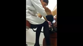 Doigts film sex amateur gratuit agiles et strapon vert dans les mains d'une jeune fille font des merveilles