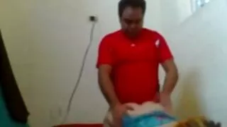 Maman lesbienne video sexe gratuite française mature baisée à la maison oralement avec sa fille autochtone