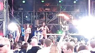 Une russe baise à la sex gratuit film maison avec un mec et il éjacule sur son visage